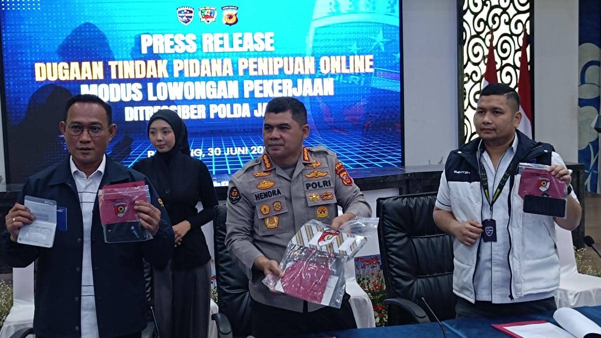 Polda Jabar Bongkar Sindikat Penipuan Daring, Kerugian Rp801 Juta