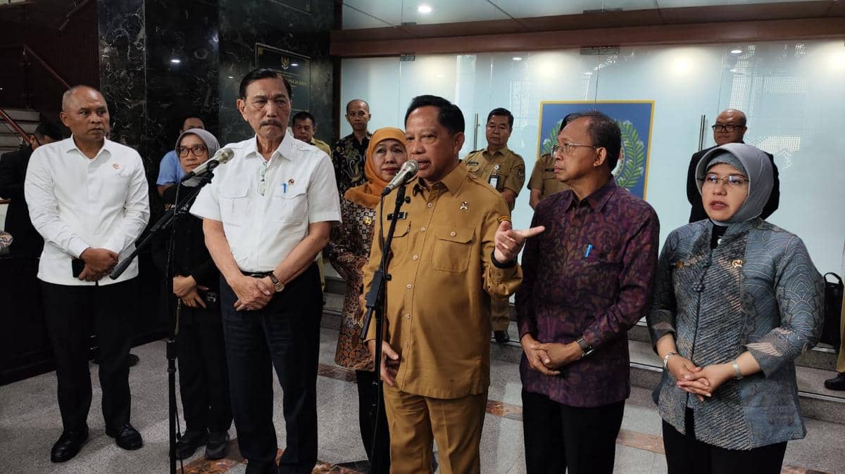 Mendagri, Tito Karnavian bersama Ketua KPTDP, Luhut Binsar Panjaitan gelar rapat untuk memperluas penerapan digitalisasi perlindungan sosia