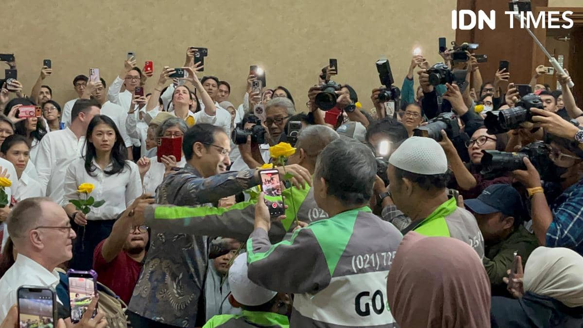 Tangis Nadiem dan Istri Disambut Ojol Senior dan Kerabat