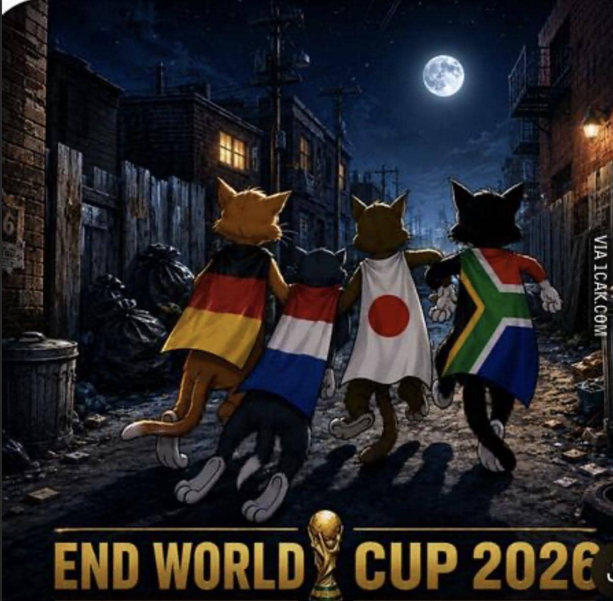 Empat kucing berjalan di gang malam dengan jubah bendera Jerman, Belanda, Jepang, dan Afrika Selatan di bawah bulan purnama.