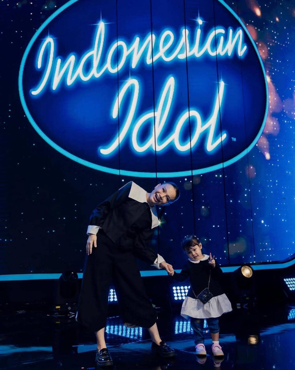 OOTD Rossa dan anak angkatnya