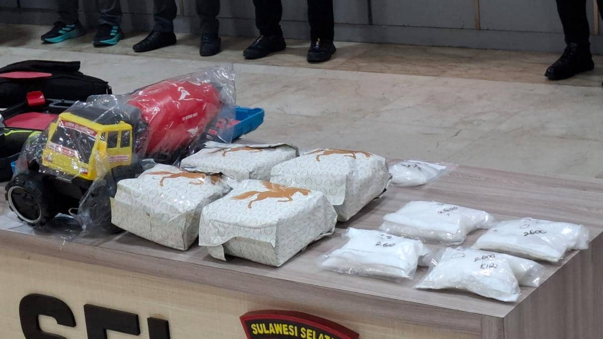 Barang bukti pengungkapan kasus peredaran narkoba jenis sabu-sabi di Sulawesi Selatan, Senin (29/6/2026). IDN Times/Darsil Yahya
