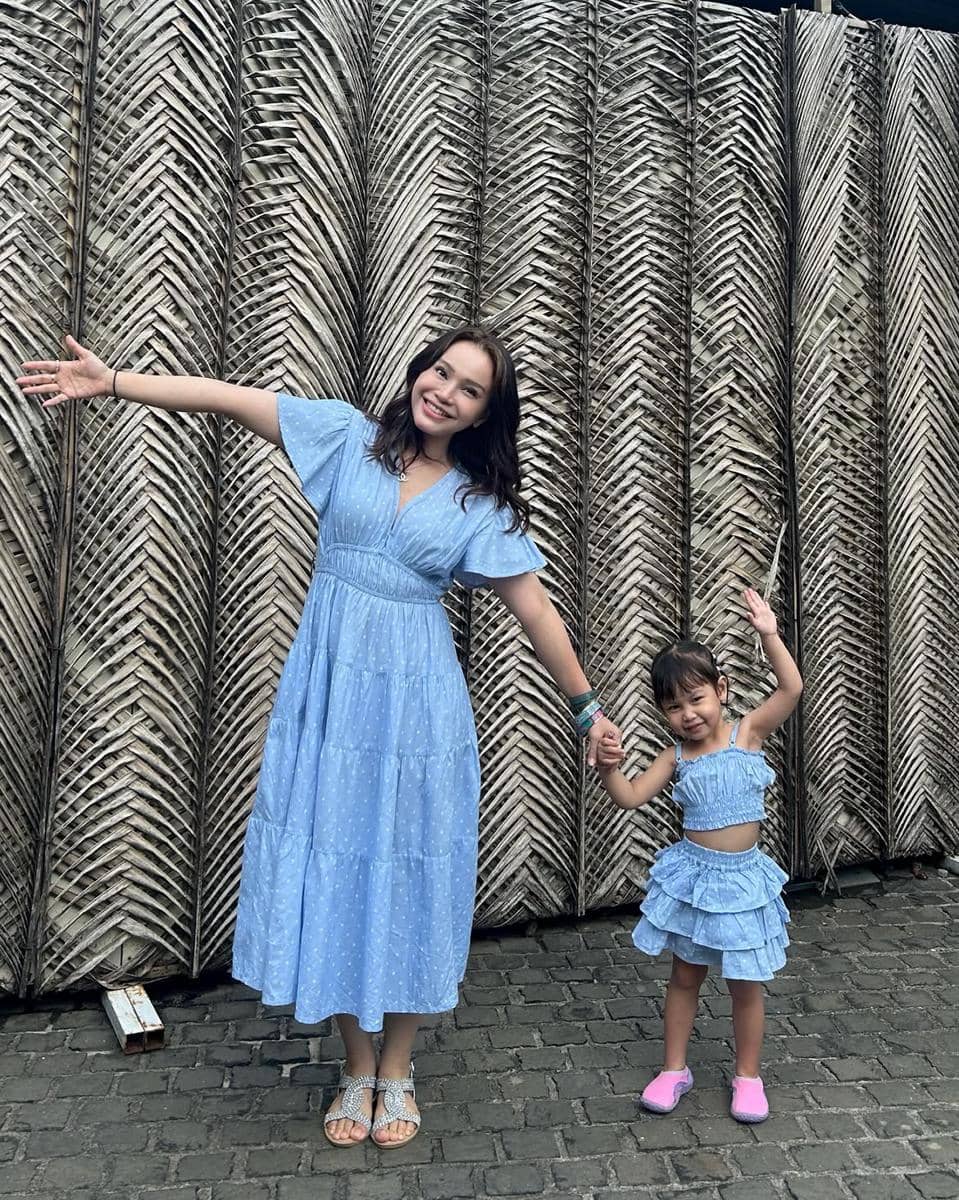 OOTD Rossa dan anak angkatnya