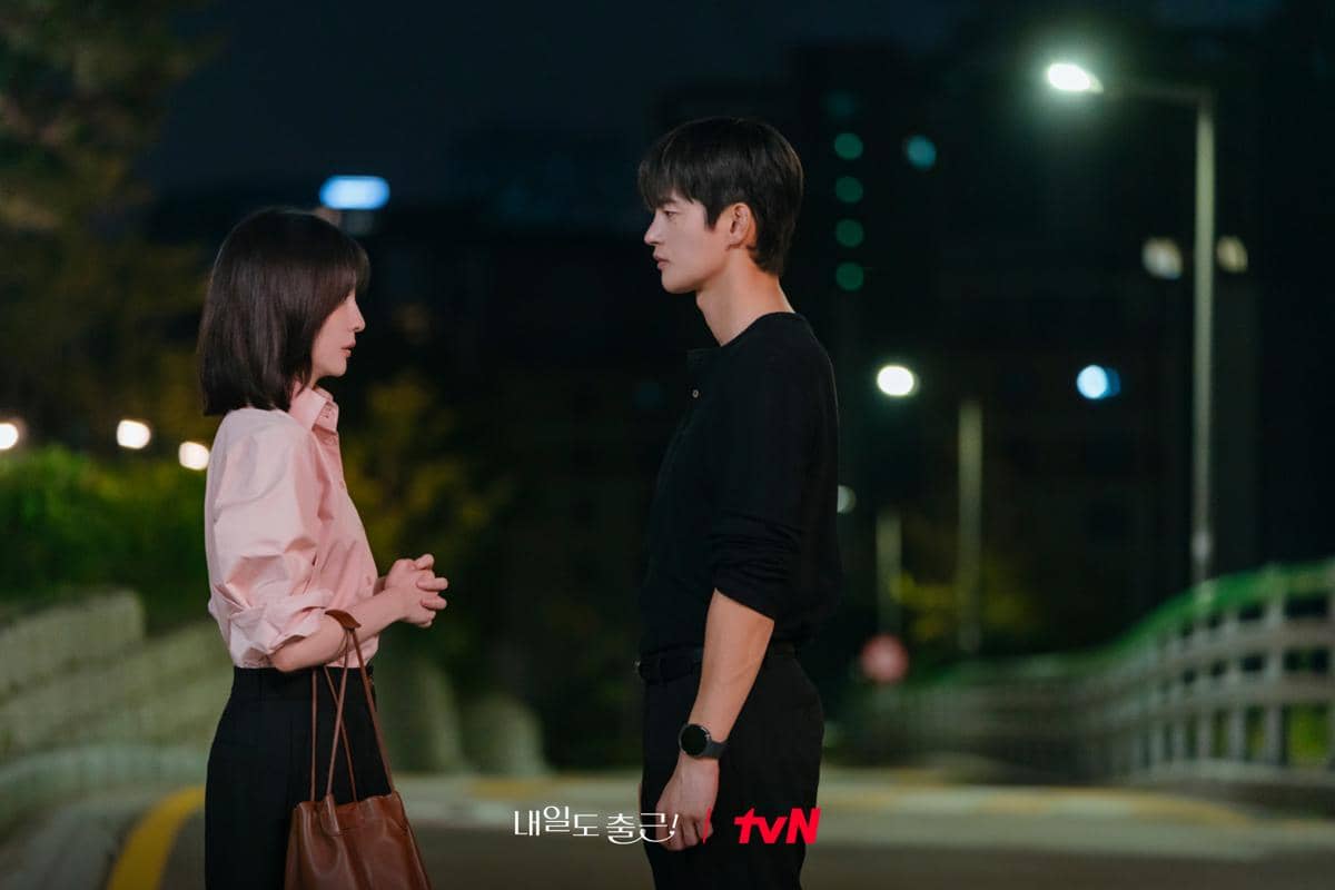 cuplikan drama See You at Work Tomorrow 