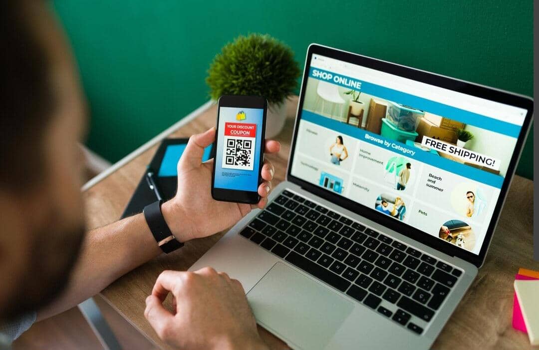 ilustrasi belanja di e-commerce (magnific.com/tonodiaz)