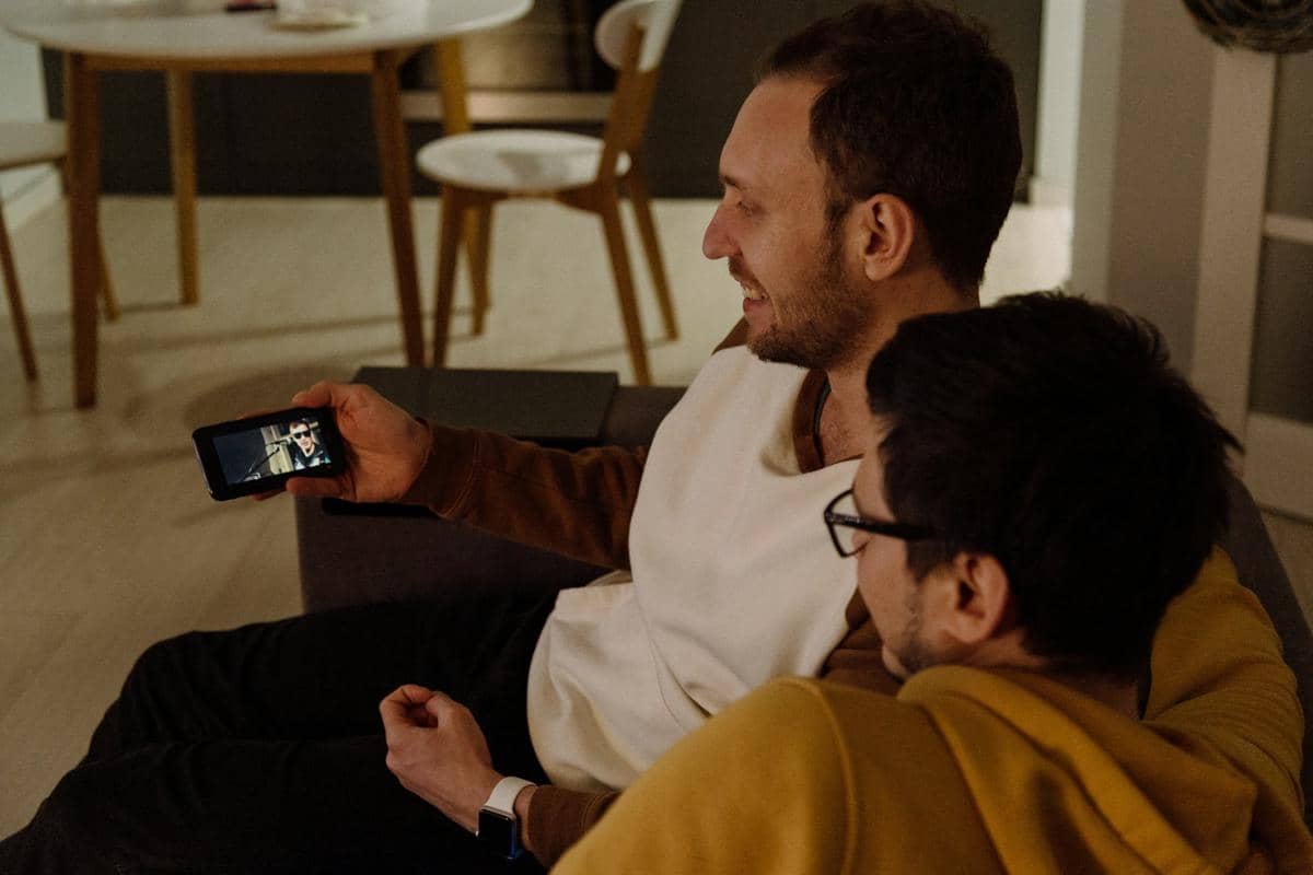 5 Ciri HP yang Bagus buat Nonton Netflix, Tak Hanya Soal Layar