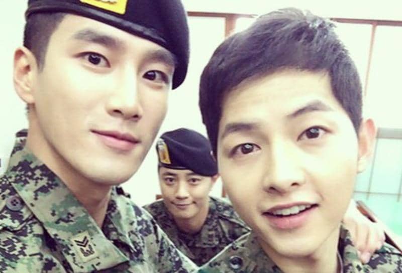 Ahn Bo Hyun, Jin Goo, dan Song Joong Ki di drama Descendants of the Sun