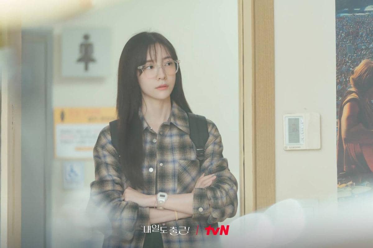 Cuplikan drama Korea See You at Work Tomorrow