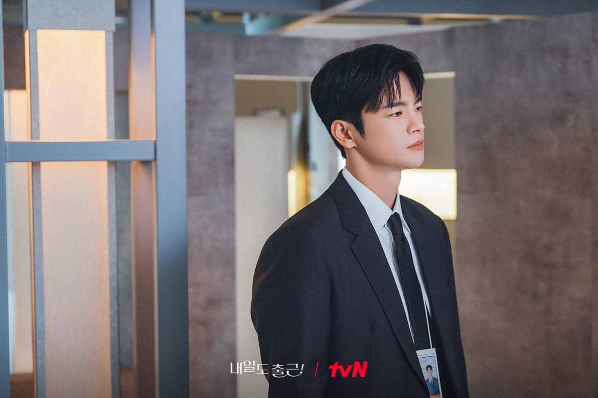 Cuplikan drama Korea See You at Work Tomorrow