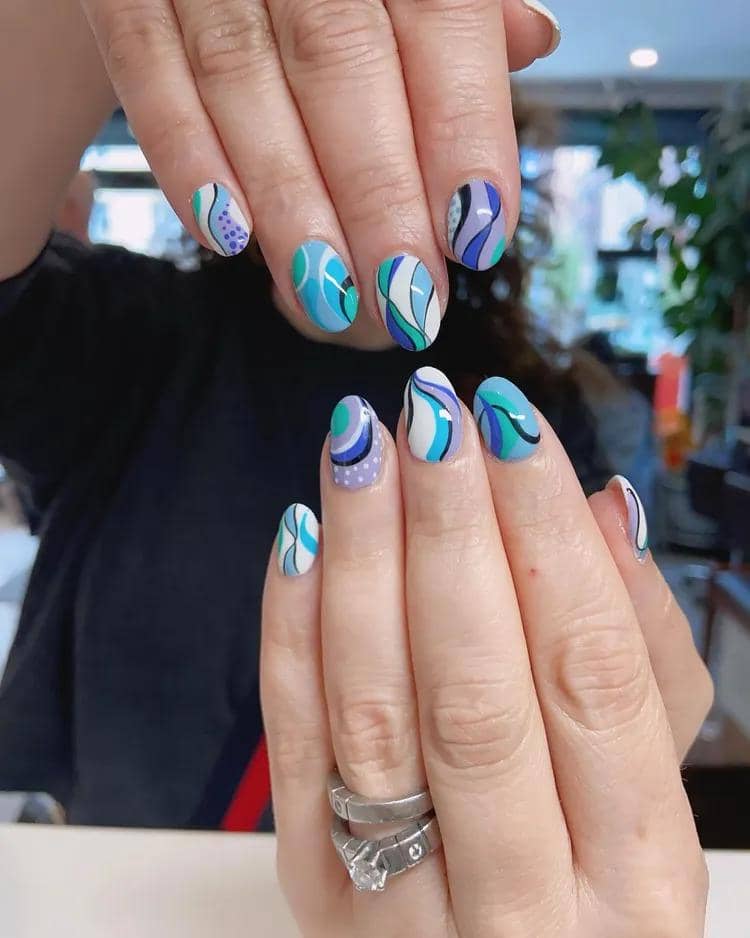 Inspirasi nail art bergaya Pucci Nail