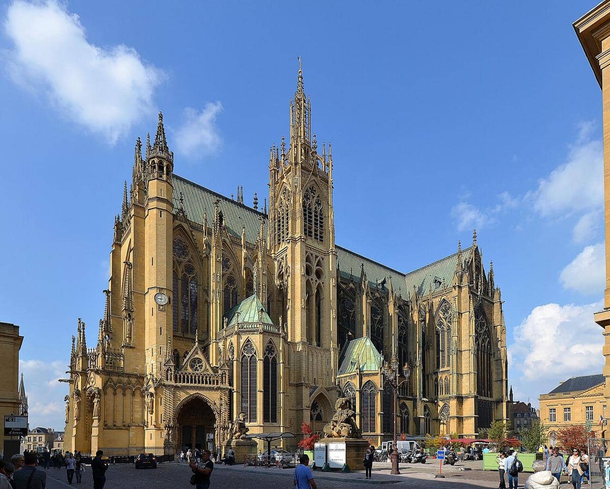 potret Katedral Metz yang memiliki ornamen kaca patri terluas di Eropa