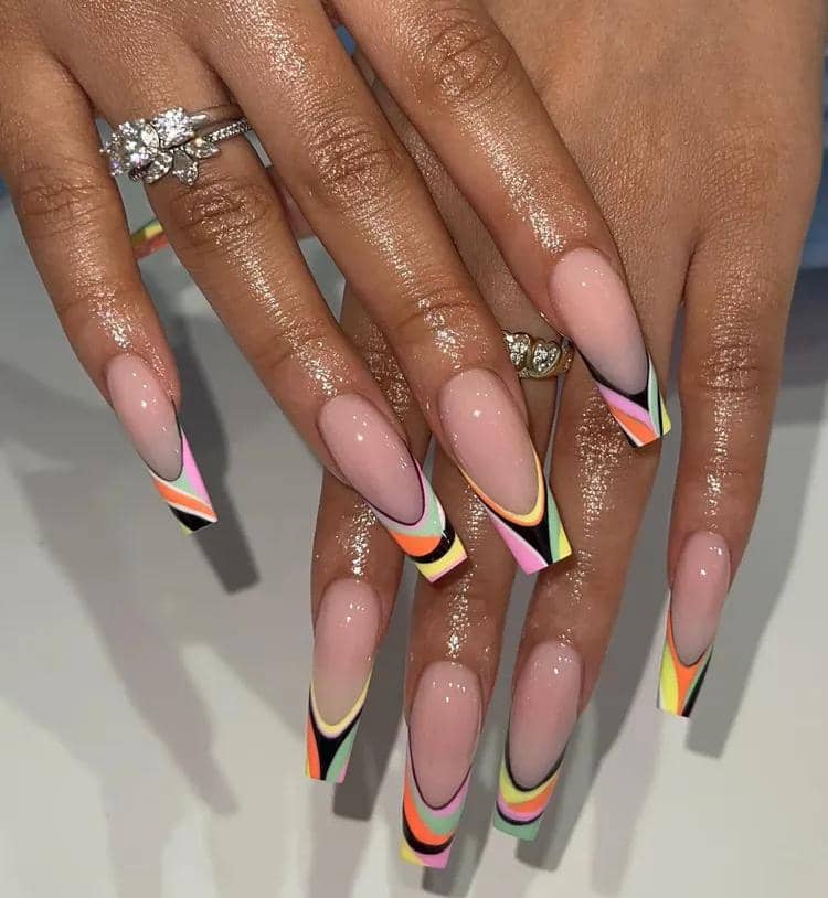 Inspirasi nail art bergaya Pucci Nail