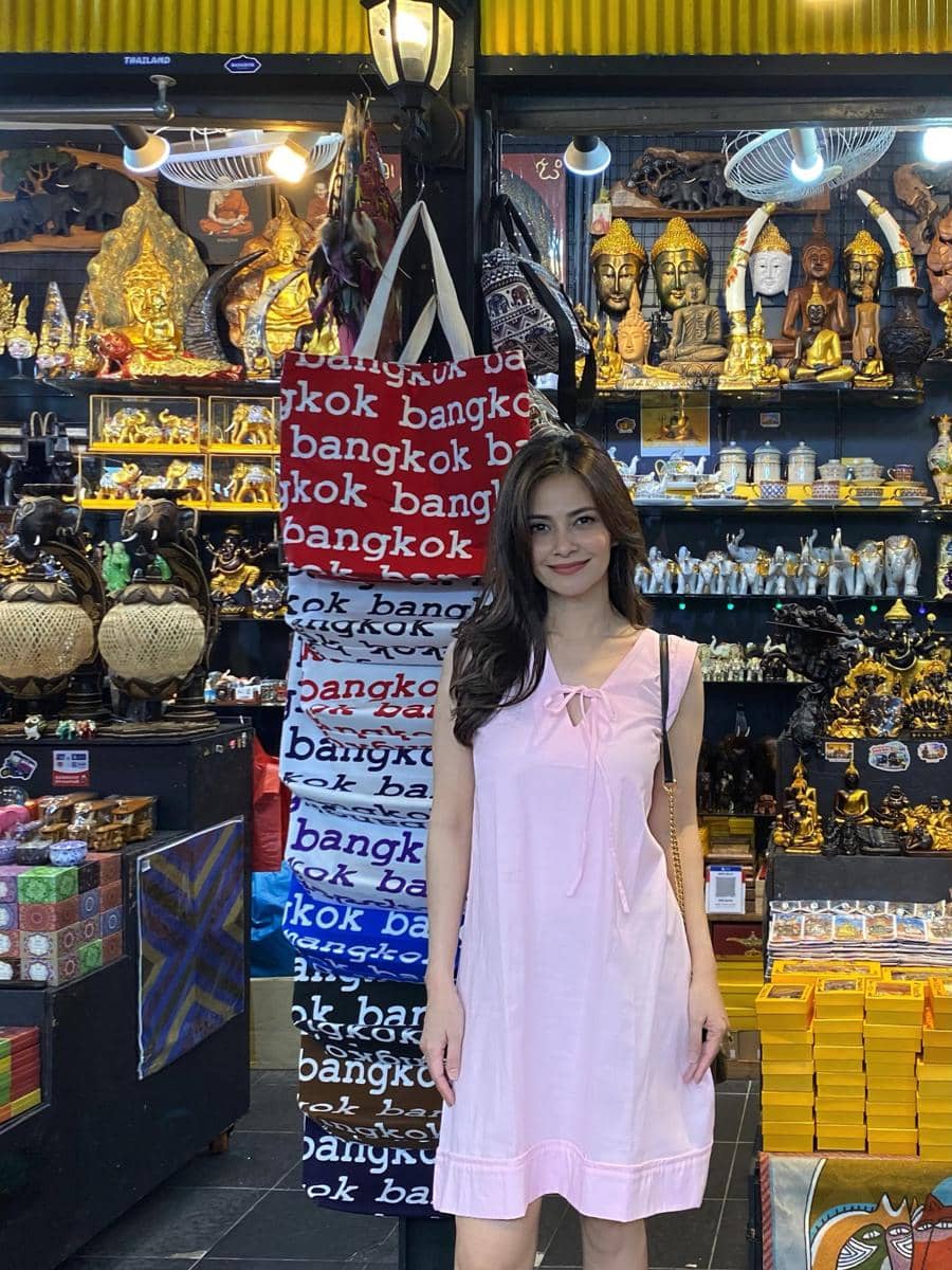Cut Tari dan anak liburan ke Thailand