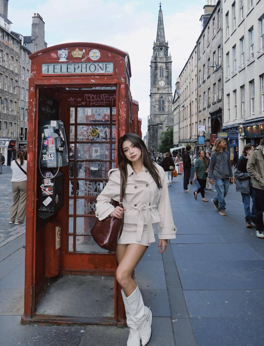 Regina Phoenix pertama kali liburan di Edinburgh