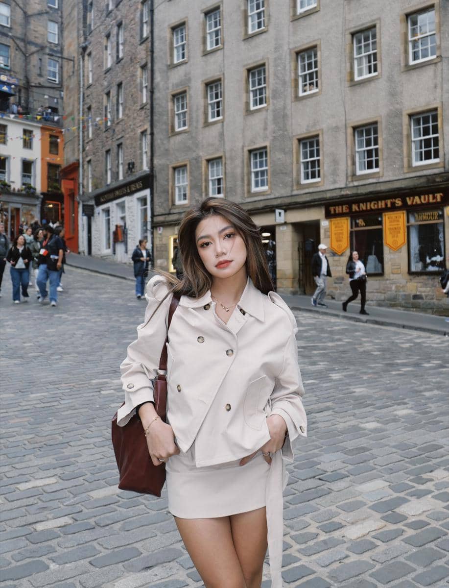 Regina Phoenix pertama kali liburan di Edinburgh