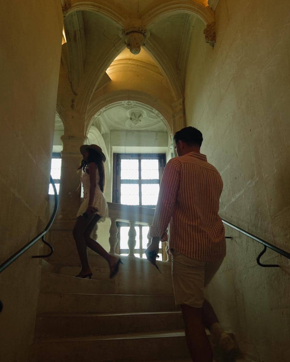 Novia Bachmid berkeliling kastil Château de Chenonceau