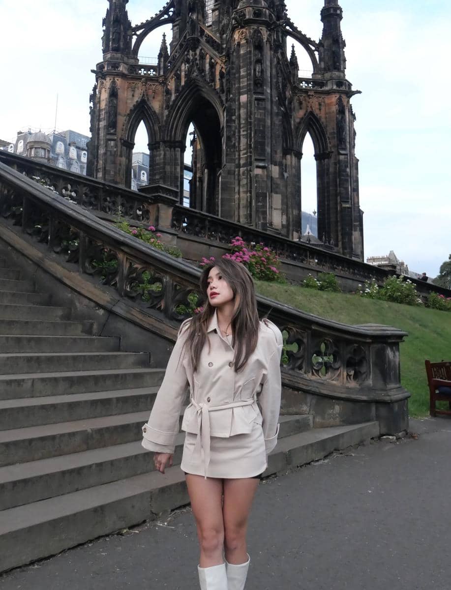 Regina Phoenix pertama kali liburan di Edinburgh