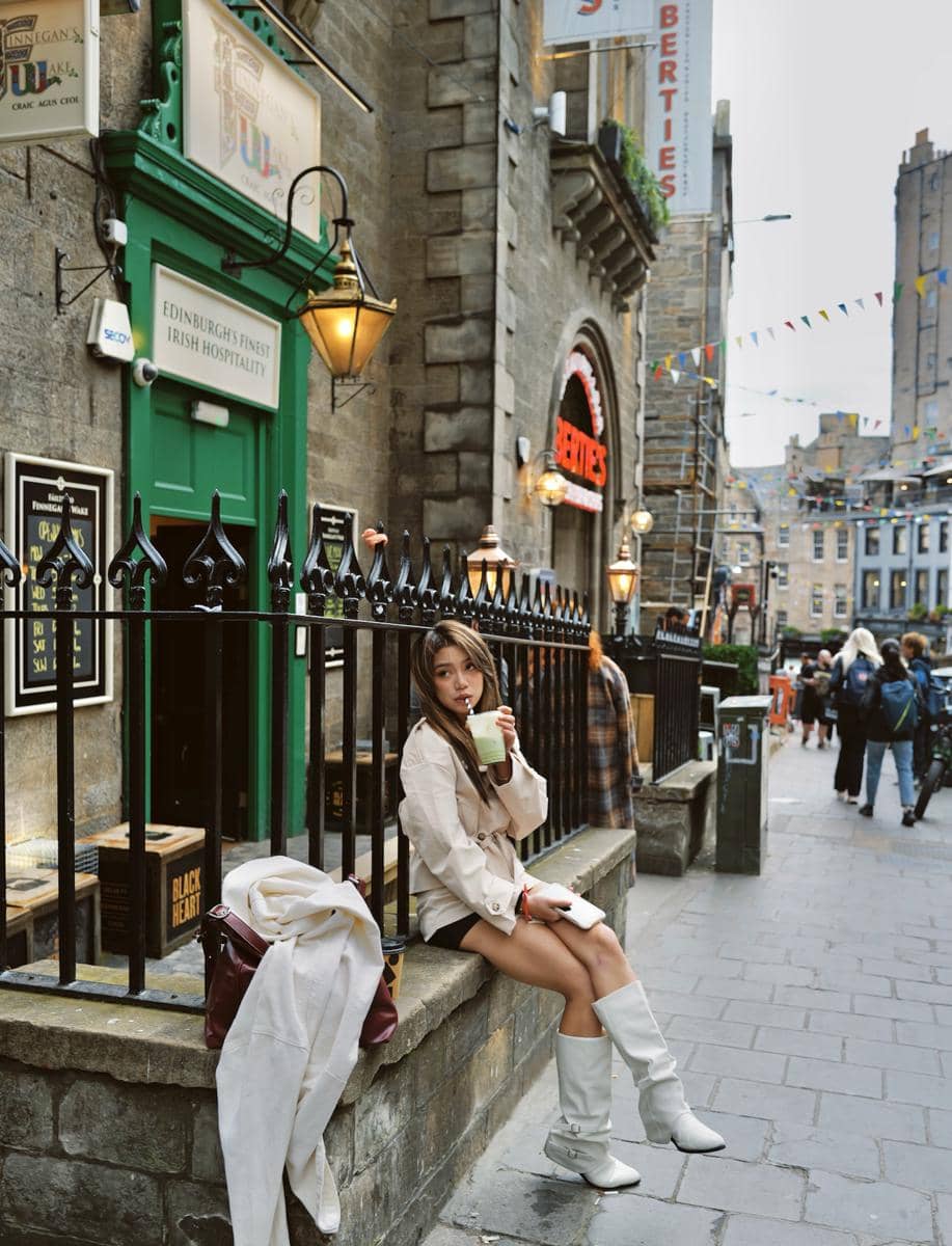 Regina Phoenix pertama kali liburan di Edinburgh