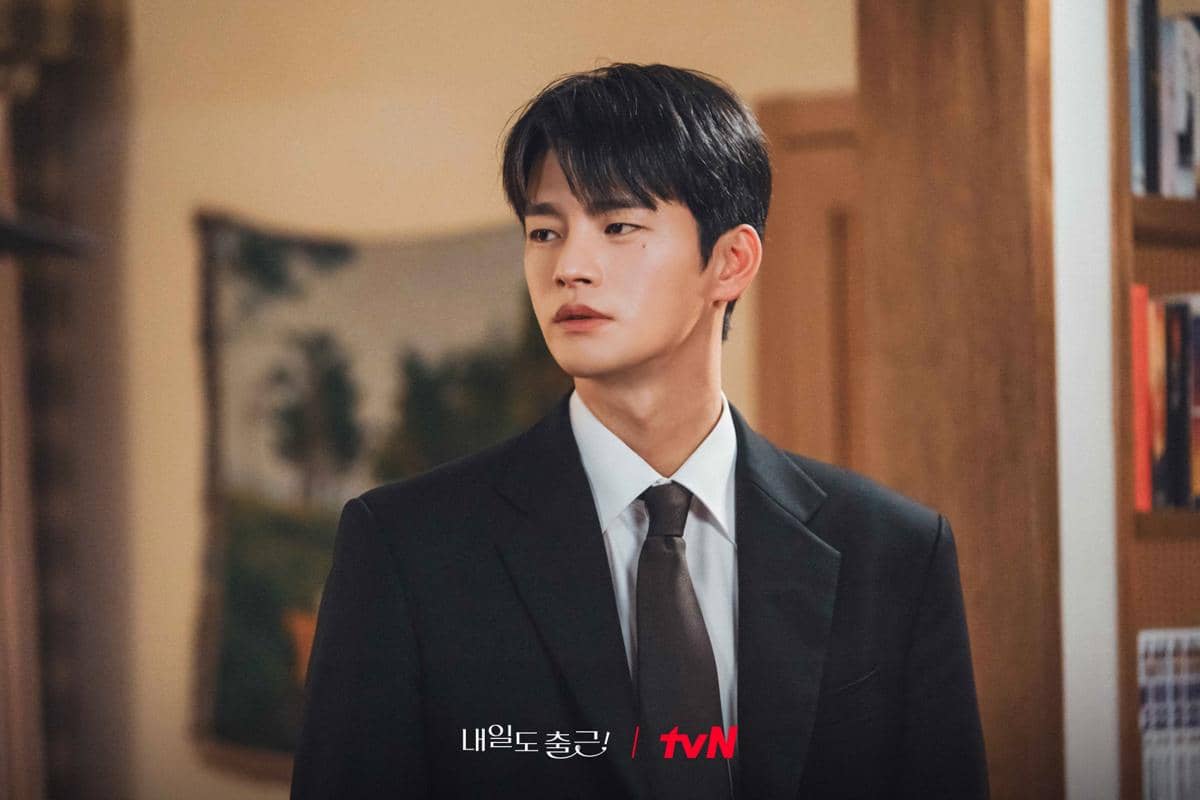 Cuplikan drama Korea See You at Work Tomorrow