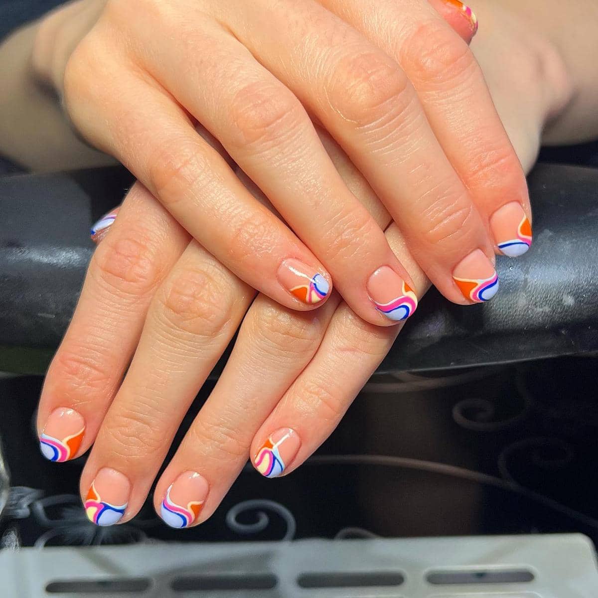 Inspirasi nail art bergaya Pucci Nail