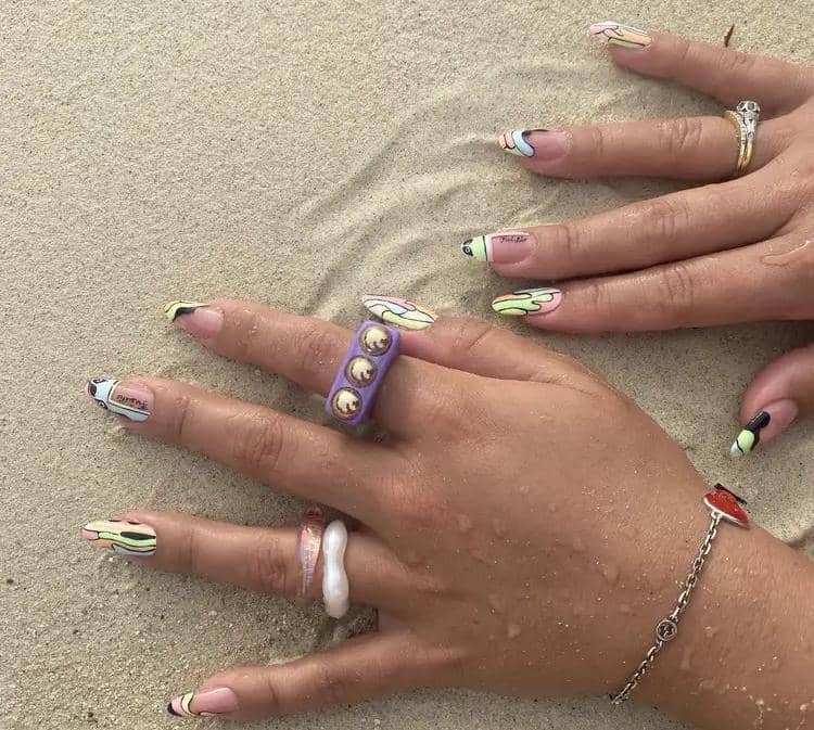 Inspirasi nail art bergaya Pucci Nail