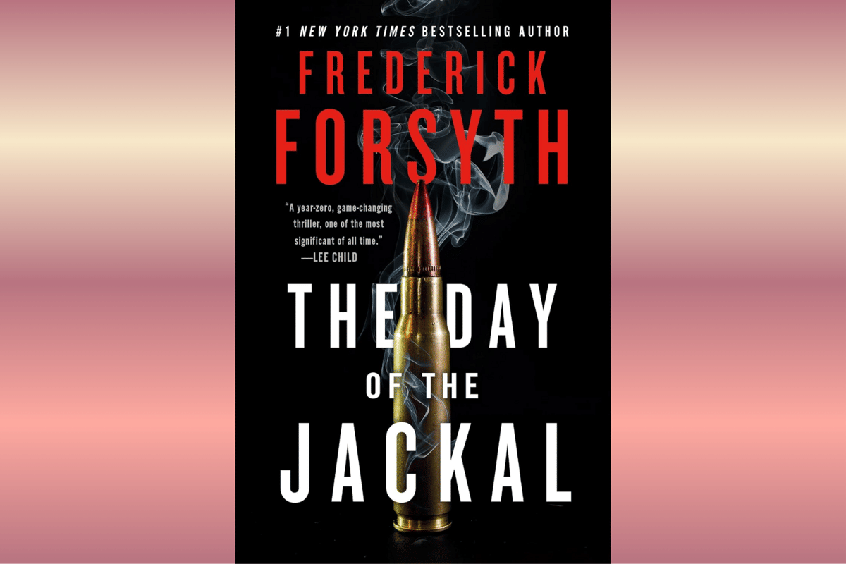 Sampul buku The Day of the Jackal karya Frederick Forsyth dengan peluru berasap di latar hitam dan teks judul besar berwarna putih.