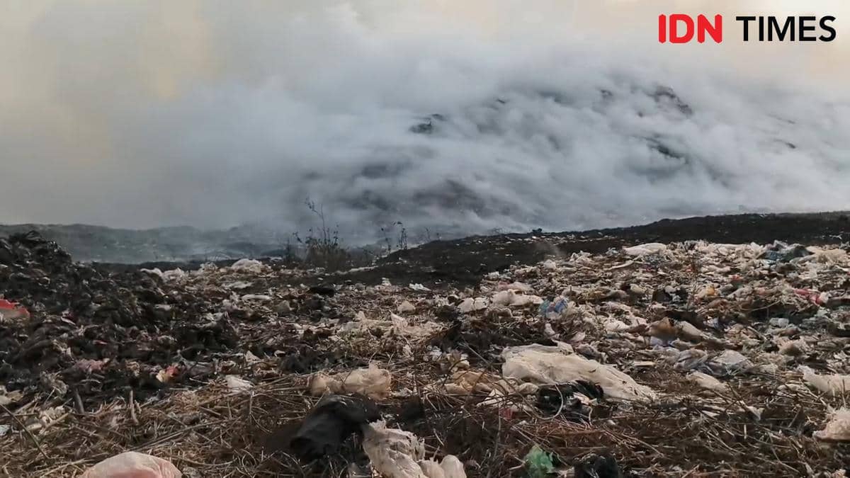 Asap Kebakaran TPA Jatiwaringin Meluas, Warga di 3 Kecamatan Mengungsi