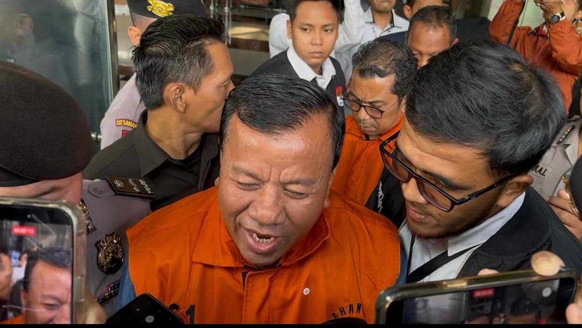 KPK tetapkan Bupati Kuantan Singingi Suhardiman Amby sebagai tersangka dugaan korupsi.