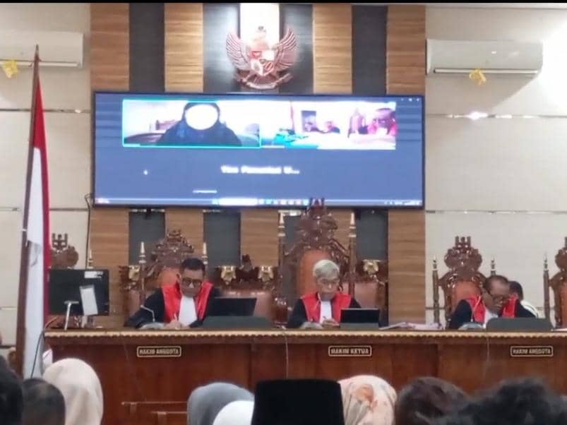 Sidang Korupsi SPAM Suami, Bupati Pesawaran Dicecar Aset dan Tas Mewah