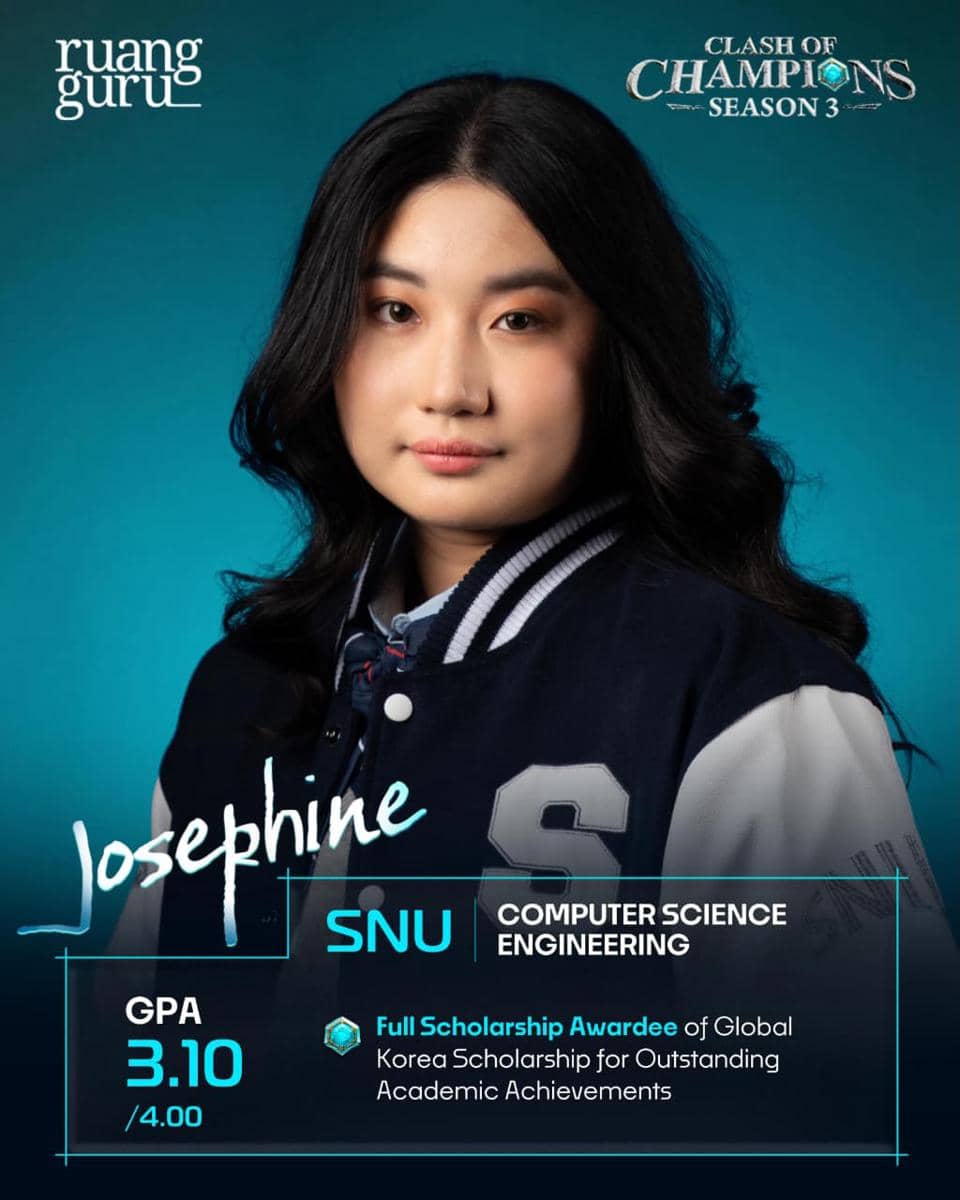 Seorang peserta Clash of Champions Season 3 Batch 8 mengenakan jaket biru dengan latar belakang biru dan teks informasi akademik di sekitarnya.
