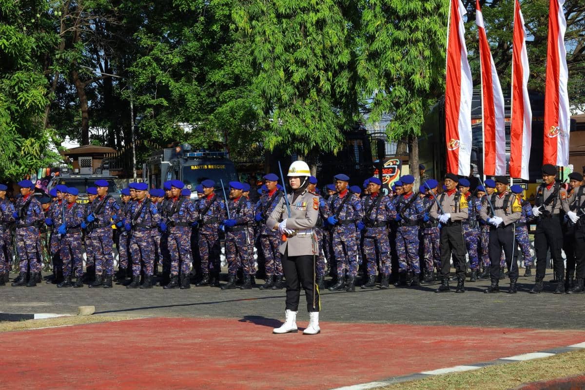 Pertama Kali, Polwan Komandoi Upacara HUT Bhayangkara di Polda Sulsel