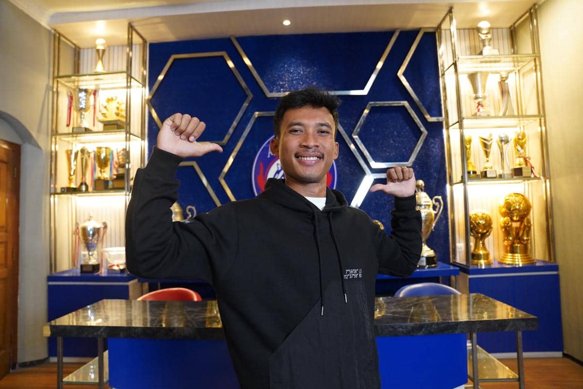 Arema FC Bajak Gelandang Bertahan Persib