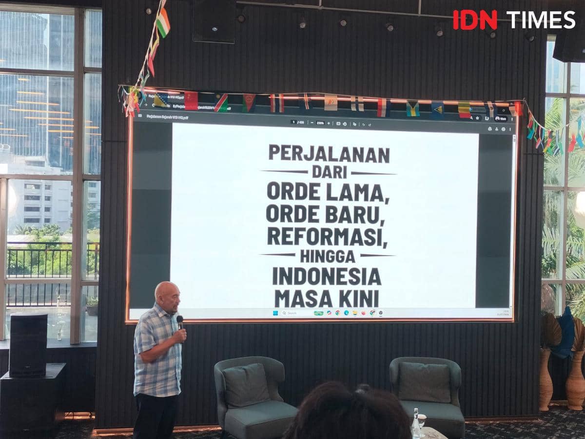 Peter Gontha dalam acara bedah buku “Kesaksian 60 Tahun Berkarya: Jejak Langkah Indonesia 1945-2026”