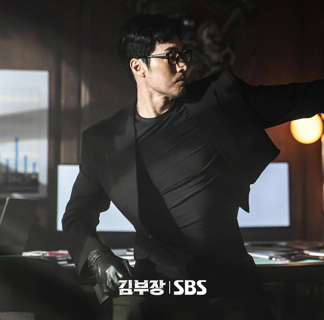 Still Cut action scene So Ji Sub di Agent Kim Reactivated 