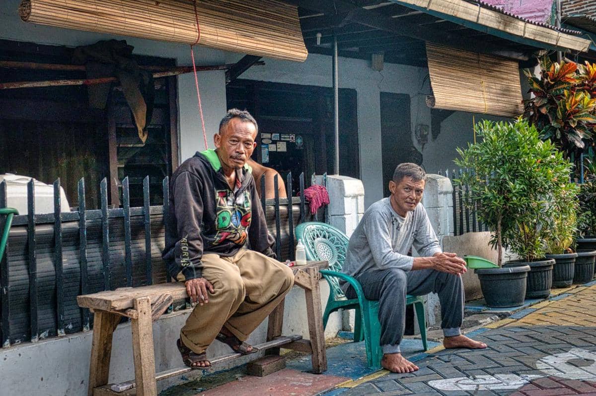 8 Perilaku Absurd Tetangga yang Bikin Ngelus Dada, Minta Ganti Rugi?