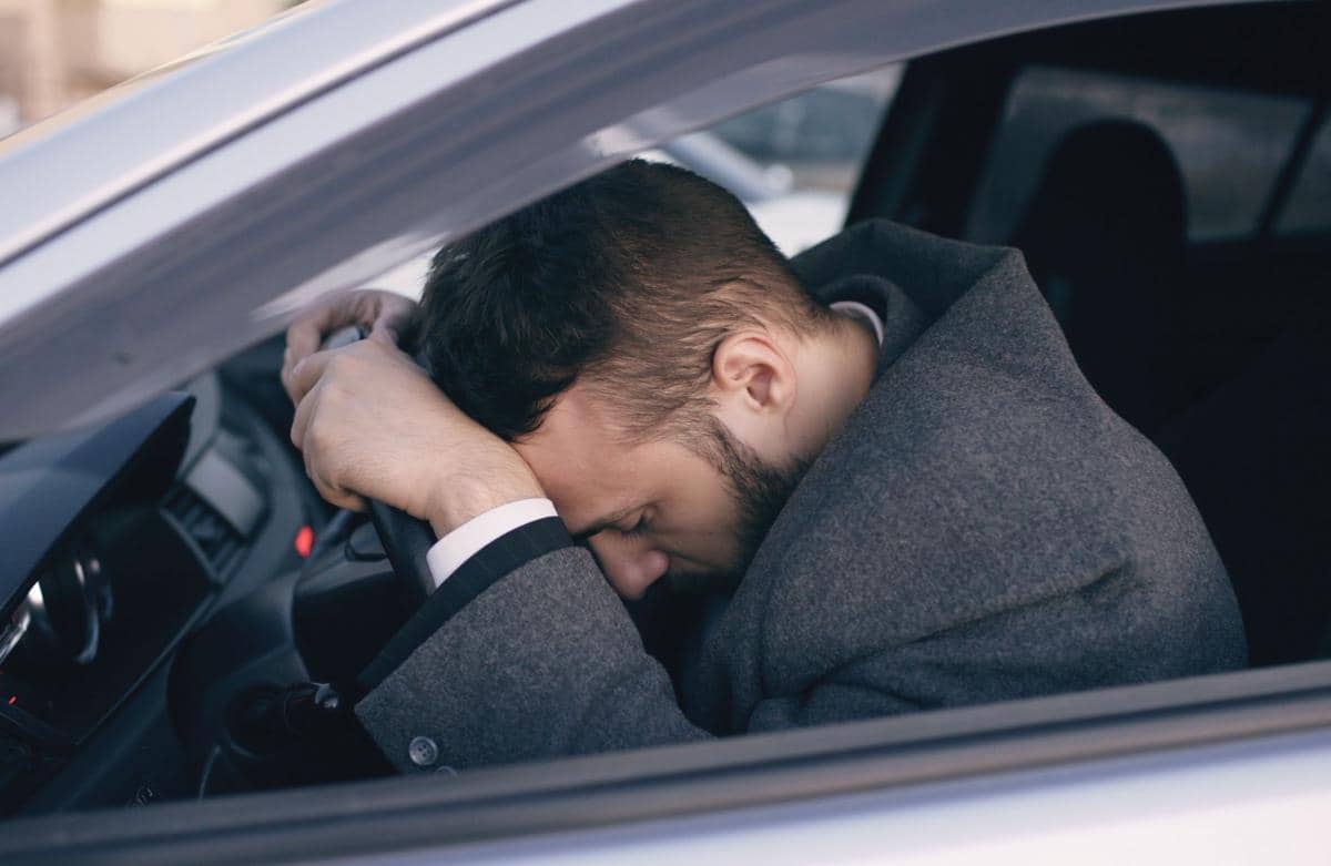 4 Tanda Microsleep yang Wajib Kamu Waspadai Saat Menyetir