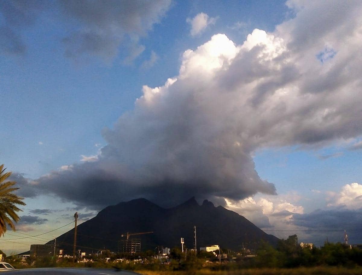 ilustrasi awan orographic lift