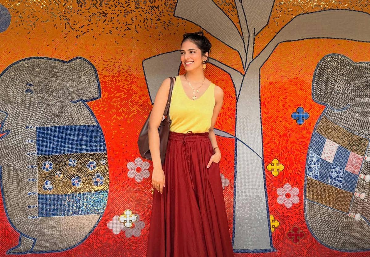 9 Foto Malavika Mohanan Liburan di Chiang Mai, Makan Mango Sticky Rice