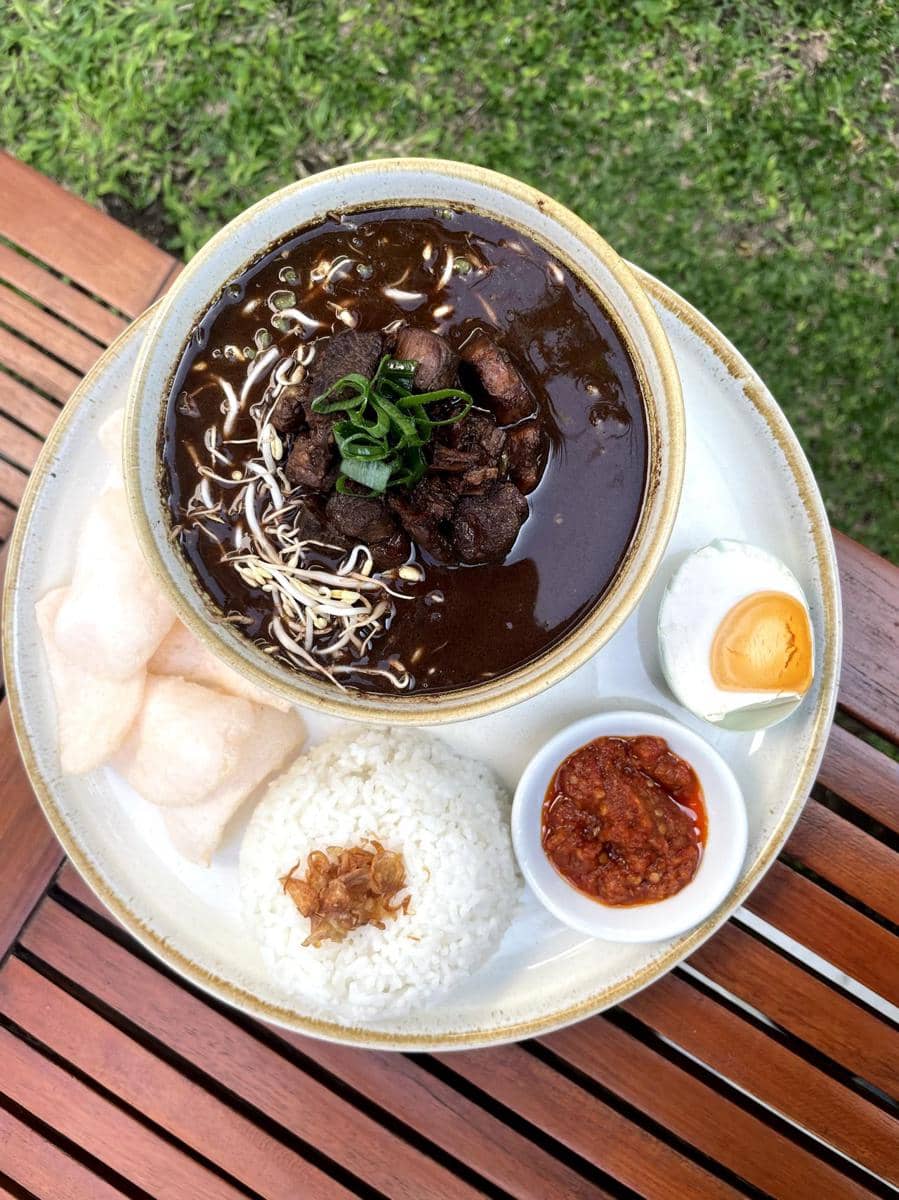 ilustrasi rawon daging sapi