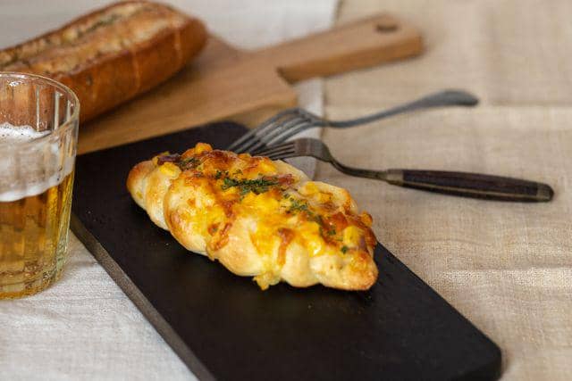 ilustrasi corn cheese salt bread