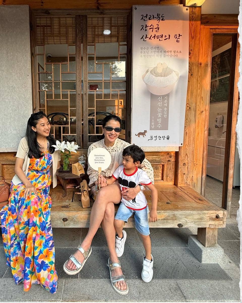 Marcella Zalianty jalan-jalan di Bukchon Hanok Village