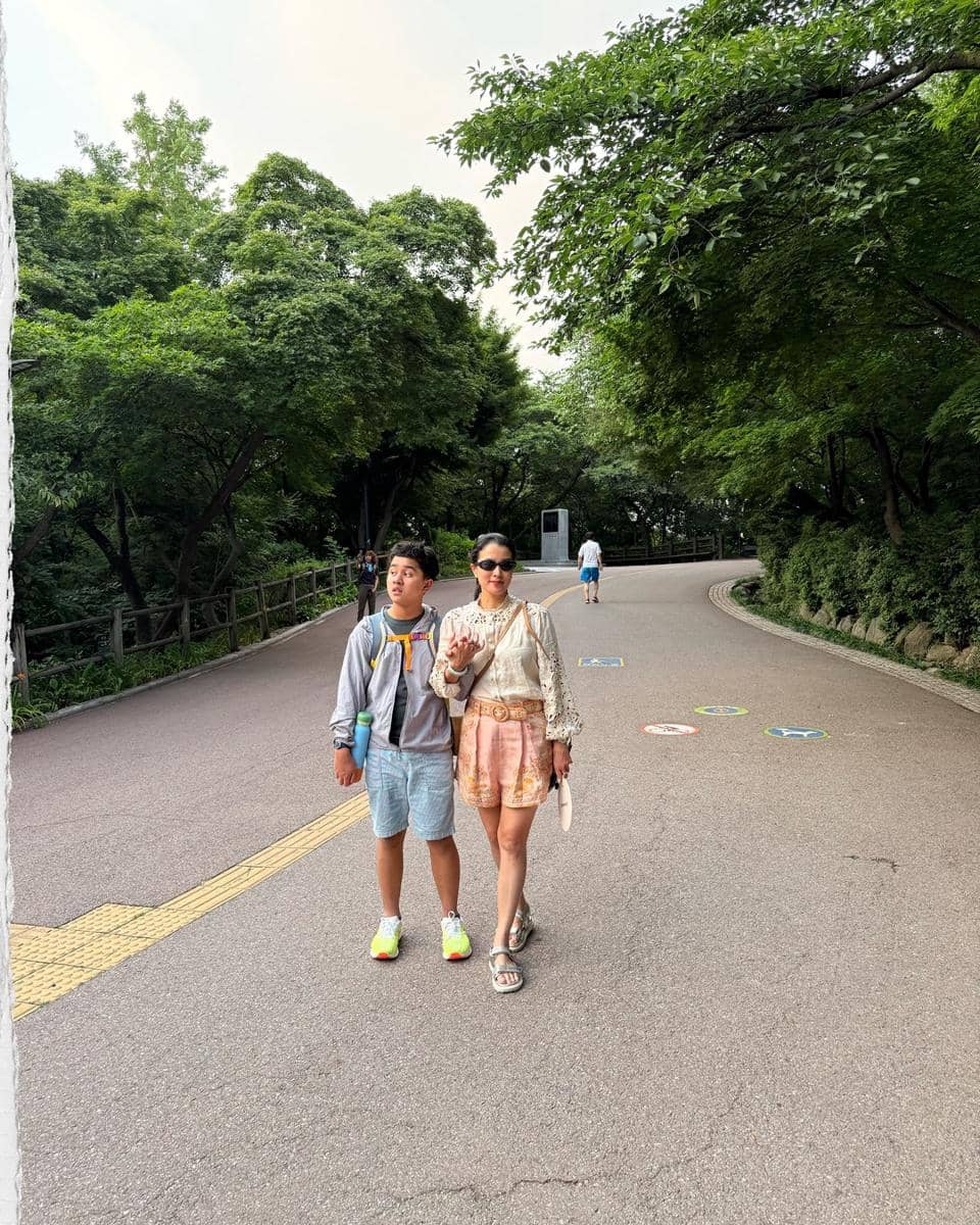 Marcella Zalianty jalan-jalan di Bukchon Hanok Village