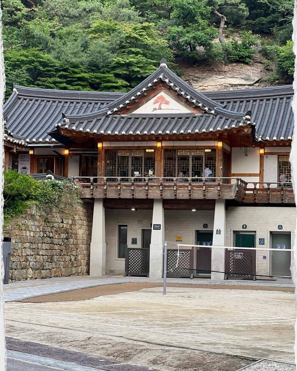 Marcella Zalianty jalan-jalan di Bukchon Hanok Village