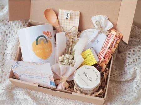Ilustrasi gift box (shopee.co.id/nanaquine.id)
