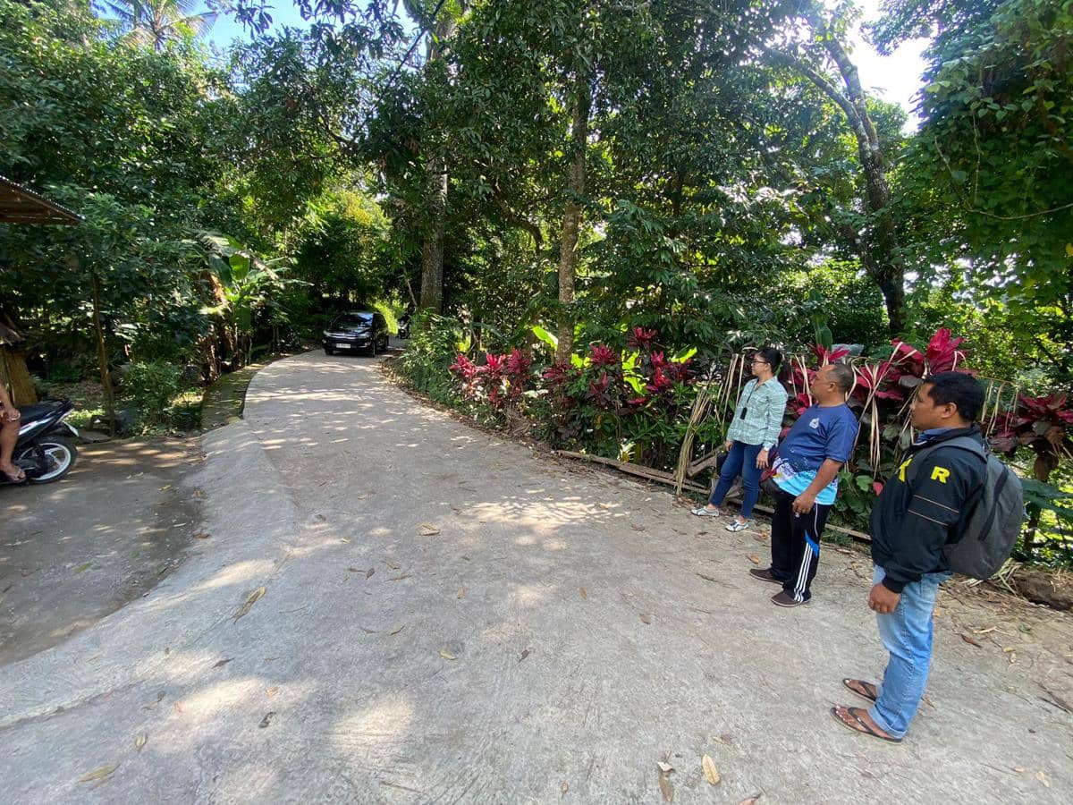 Permudah Petani Angkut Hasil, BRI Bangun Jalan Beton di Desa Bebetin