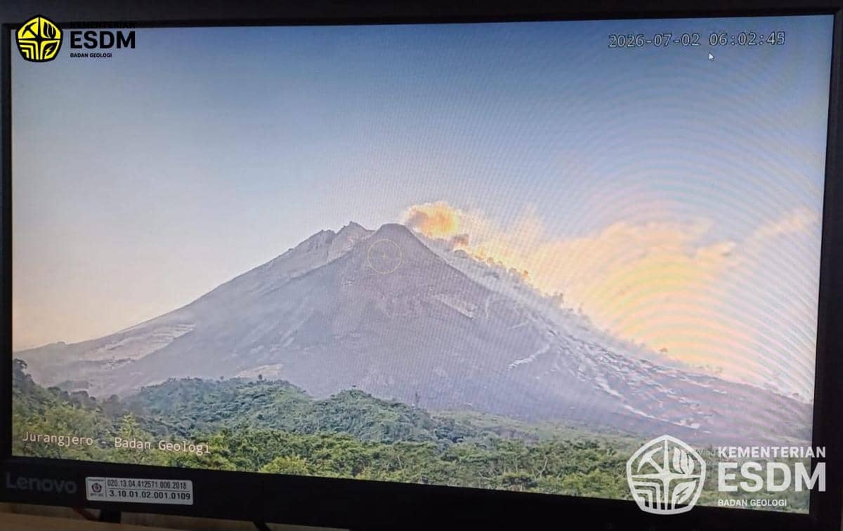 Awan Panas Guguran Merapi Terjang Kali Krasak Sejauh 1,7 Km