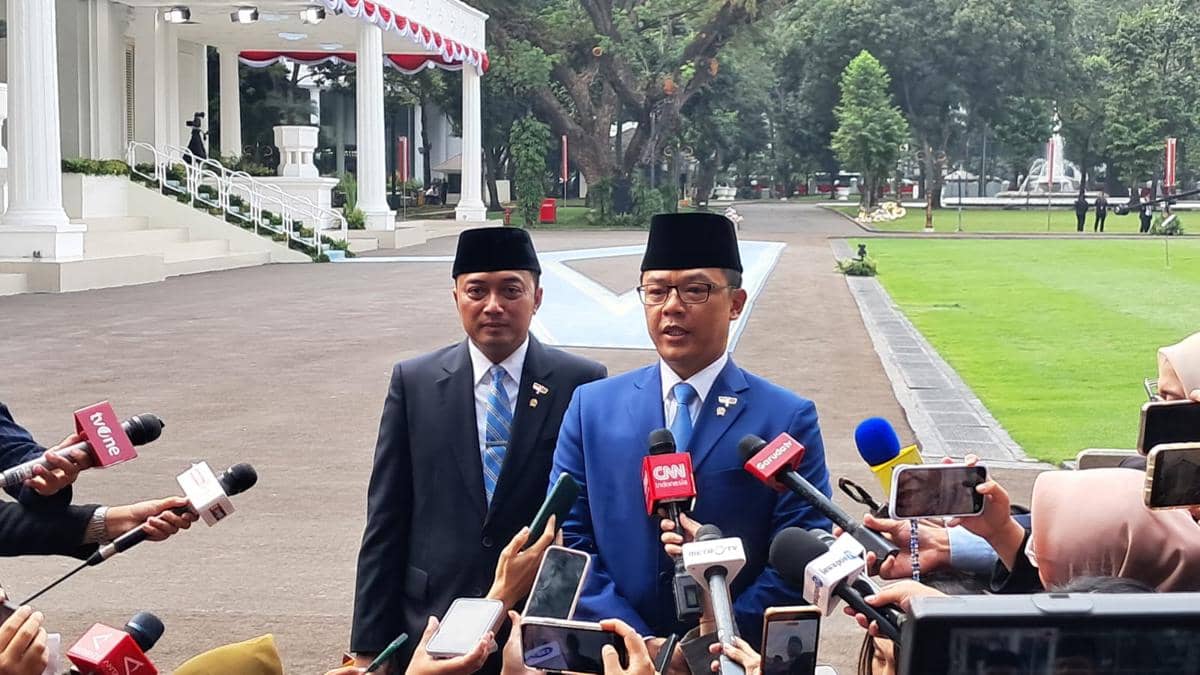 Menlu RI Sugiono saat diwawancarai di Istana Kepresidenan.