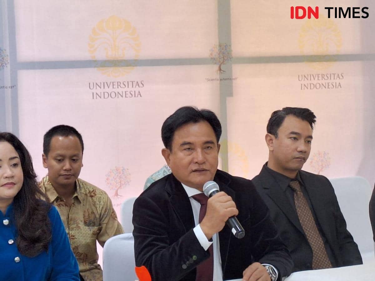 Menko Kumham Imipas, Yusril Ihza Mahendra usai mengikuti ujian doktor ilmu filsafat di Balai Sidang Universitas Indonesia, Depok, Kamis (2/7