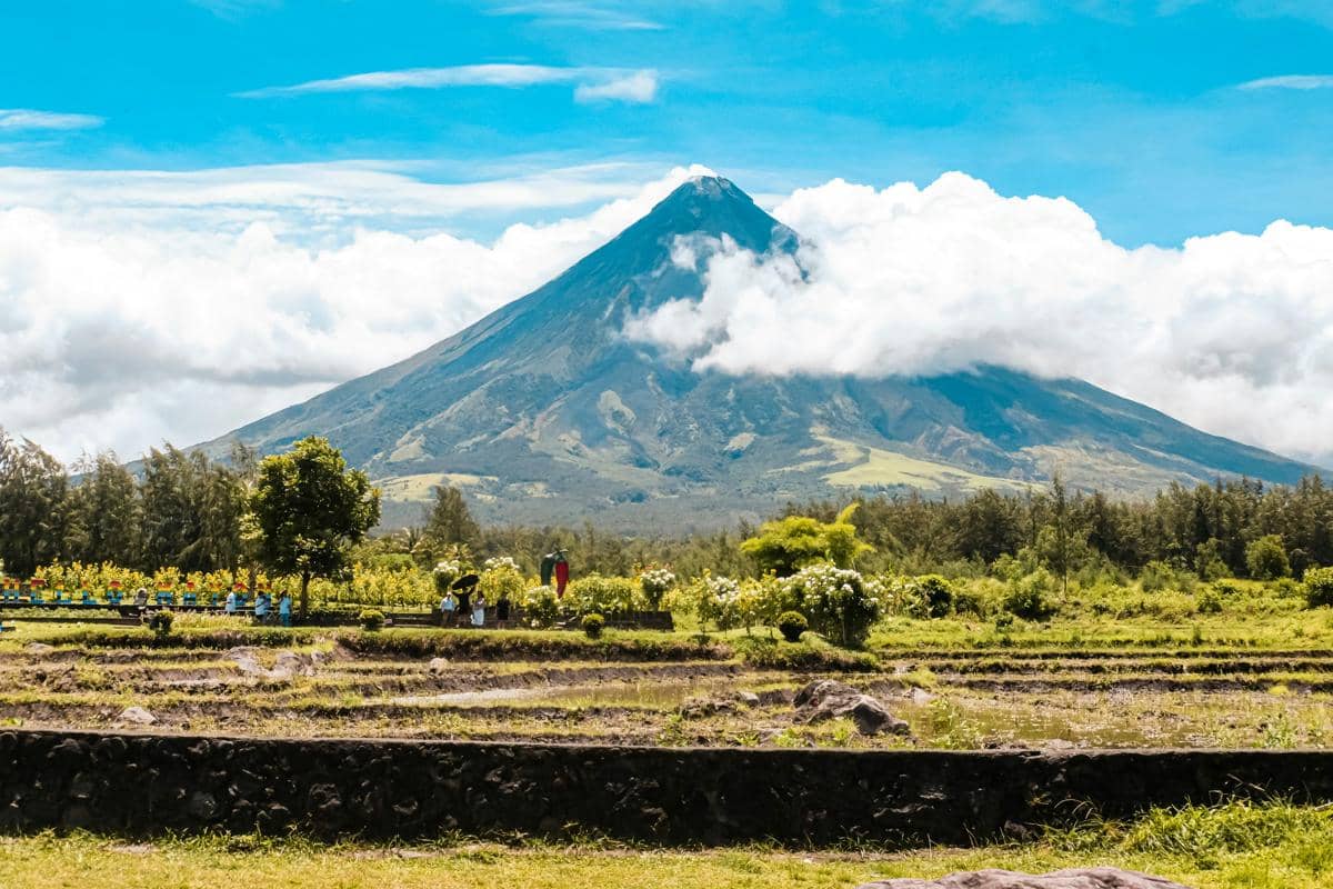nama Gunung Mayon dipercaya berasal dari legenda Daragang Magayon