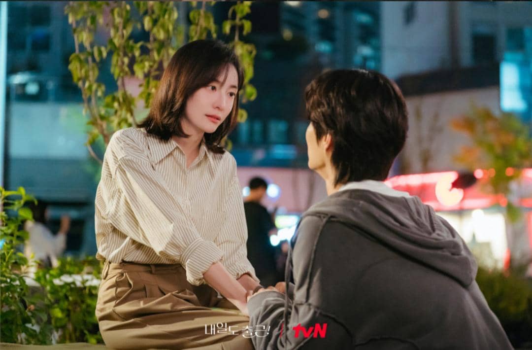 cuplikan drama See You at Work Tomorrow